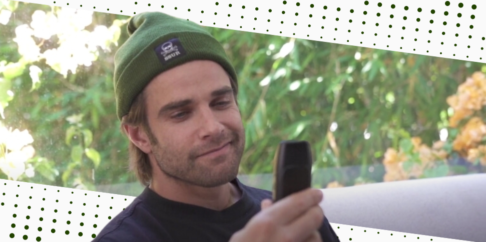 Homem sorrindo para seu G Pen Dash Plus